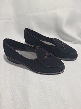 Stuart Weitzman black crepe loafers with distinctive tortoiseshell detail Size 5